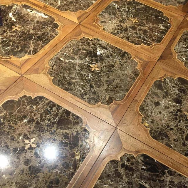 Паркет с камнем