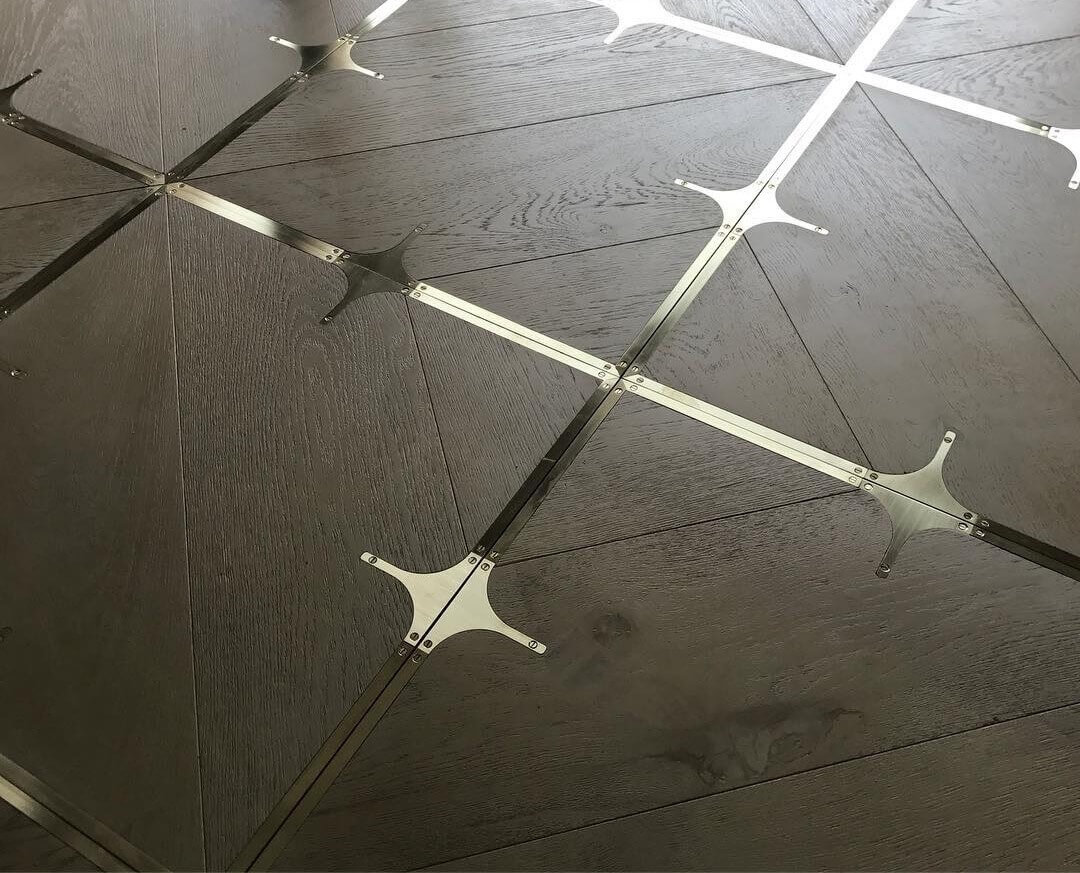 Паркет с металлом